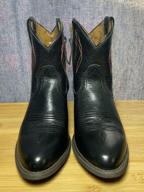 Ariat Darlin Ankle Cowboy Boots Western in Old Black Sz 7B 10017325 Side Zip EUC